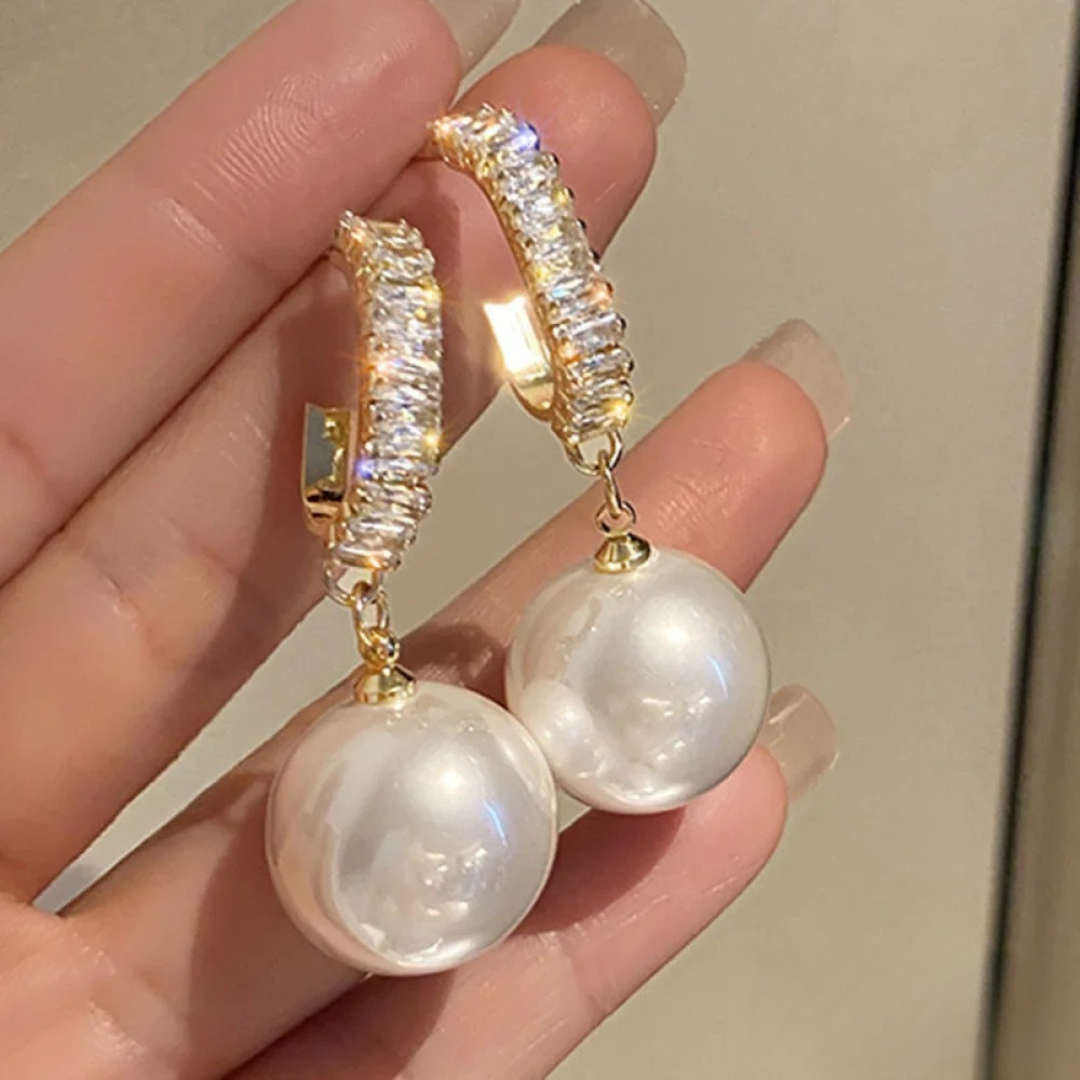 Aretes chic con perlas y zirconia