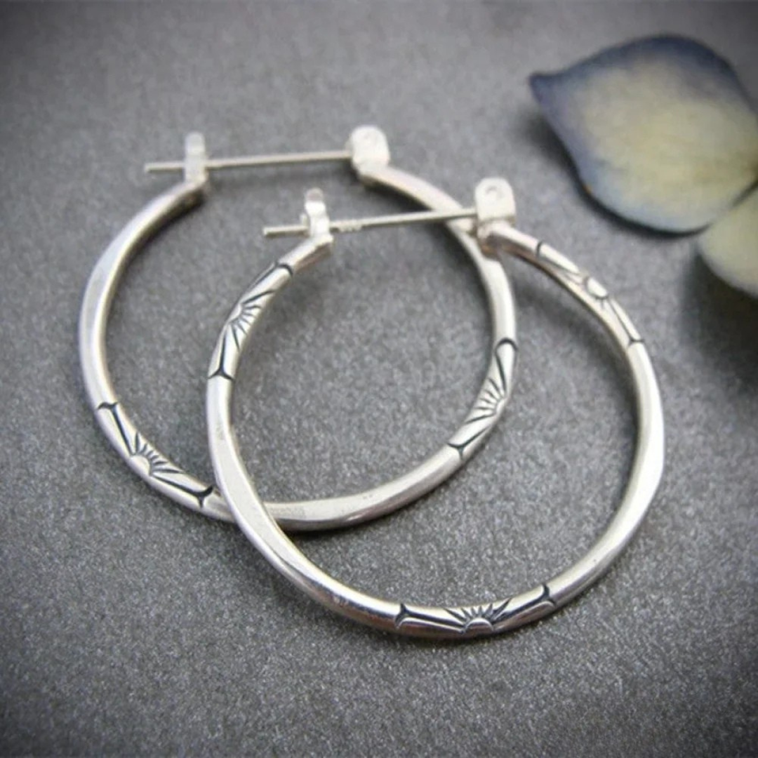 Aretes de aro clásicos en plata