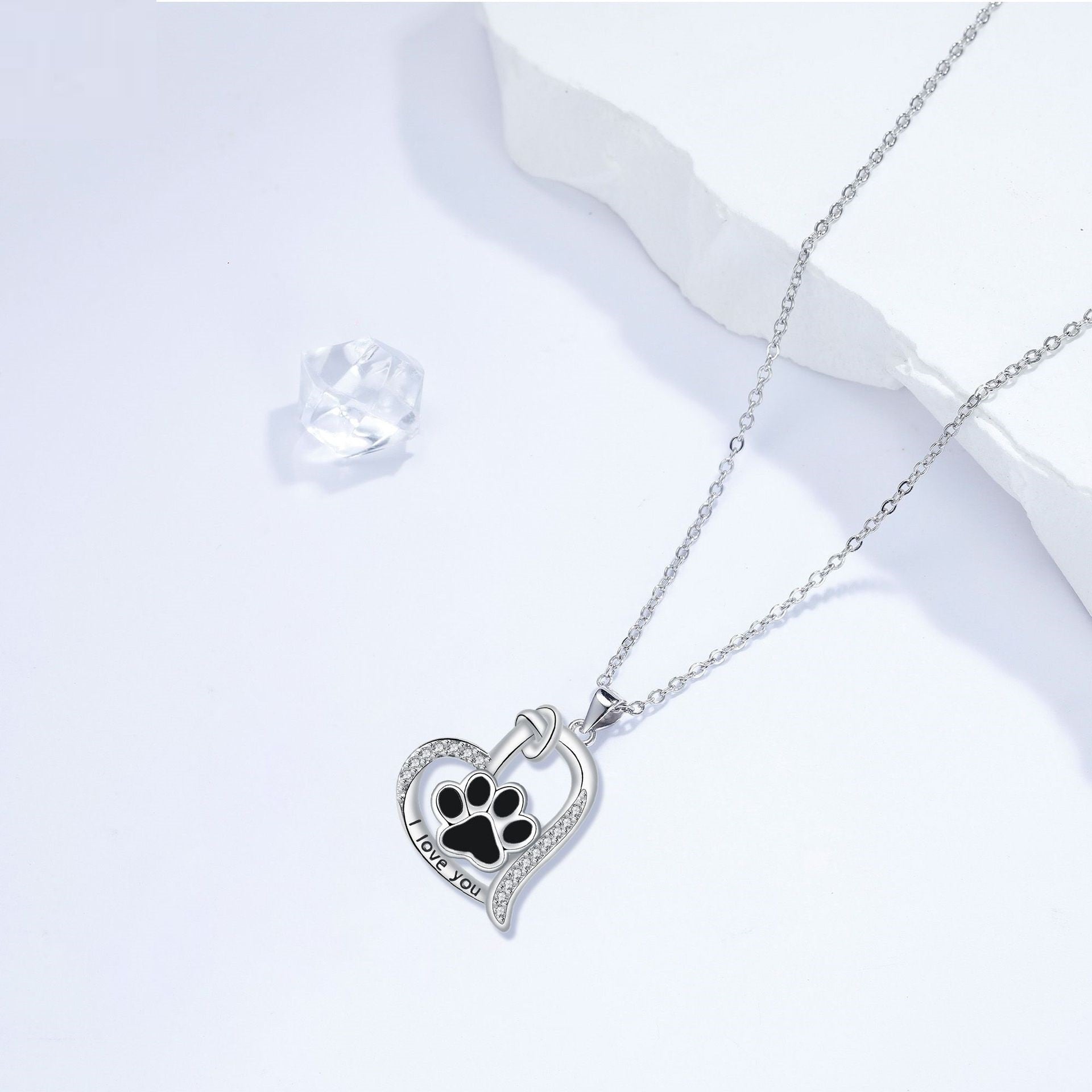 Collana con ciondolo impronta di zampa dal tocco affettuoso