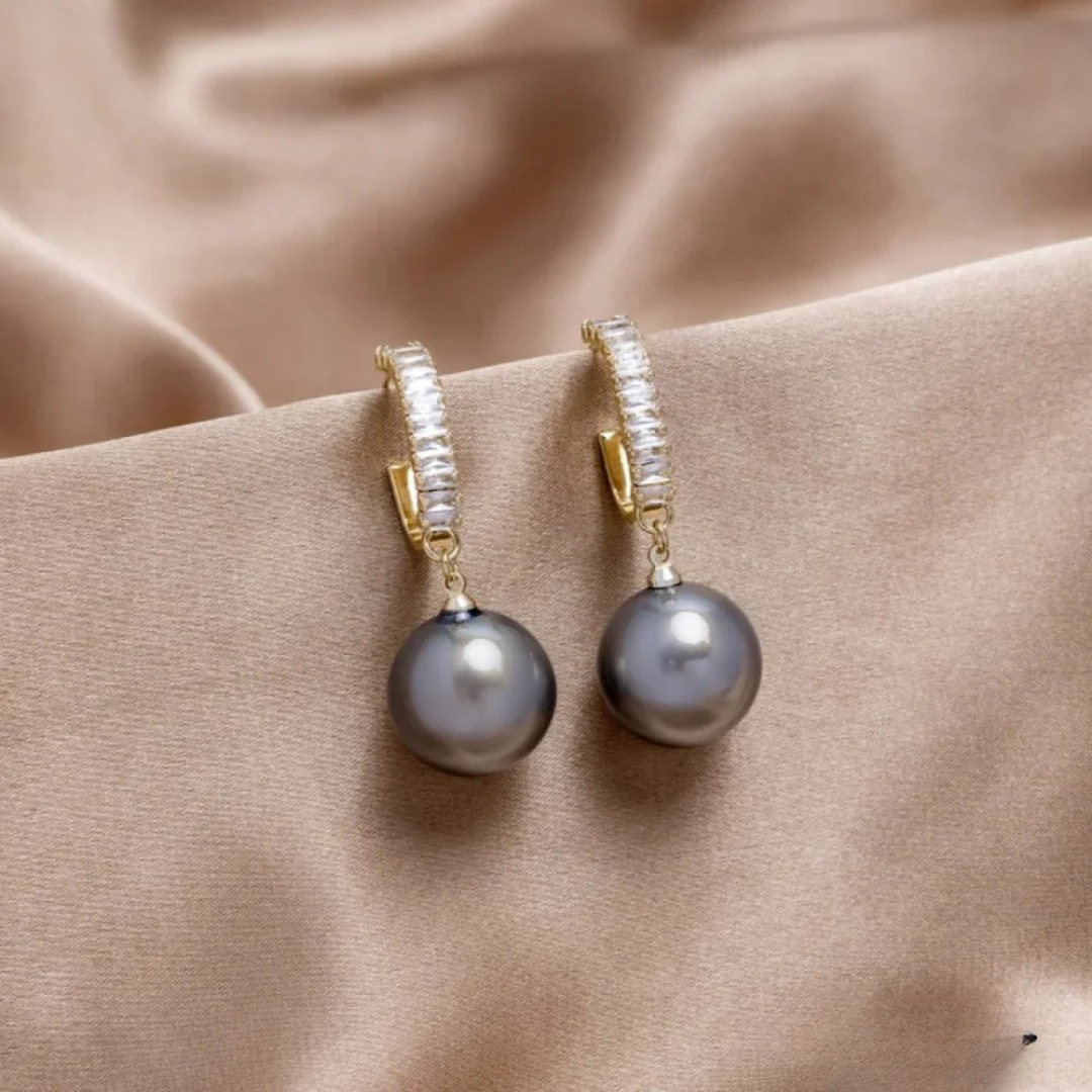 Aretes chic con perlas y zirconia