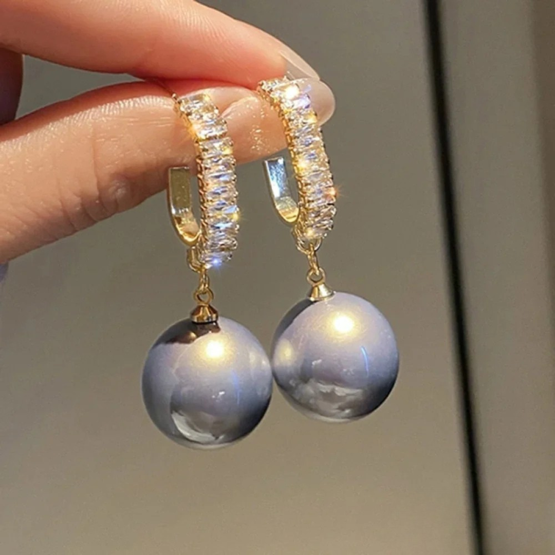 Aretes chic con perlas y zirconia