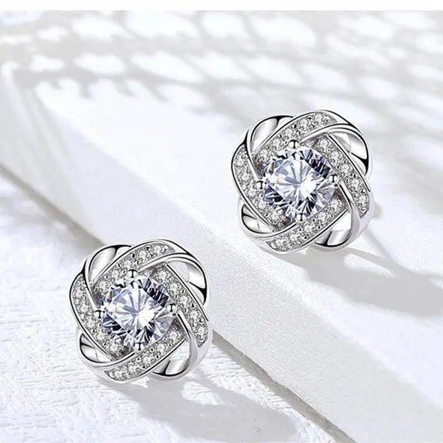 Aretes de botón florales en espiral dorados con cristal