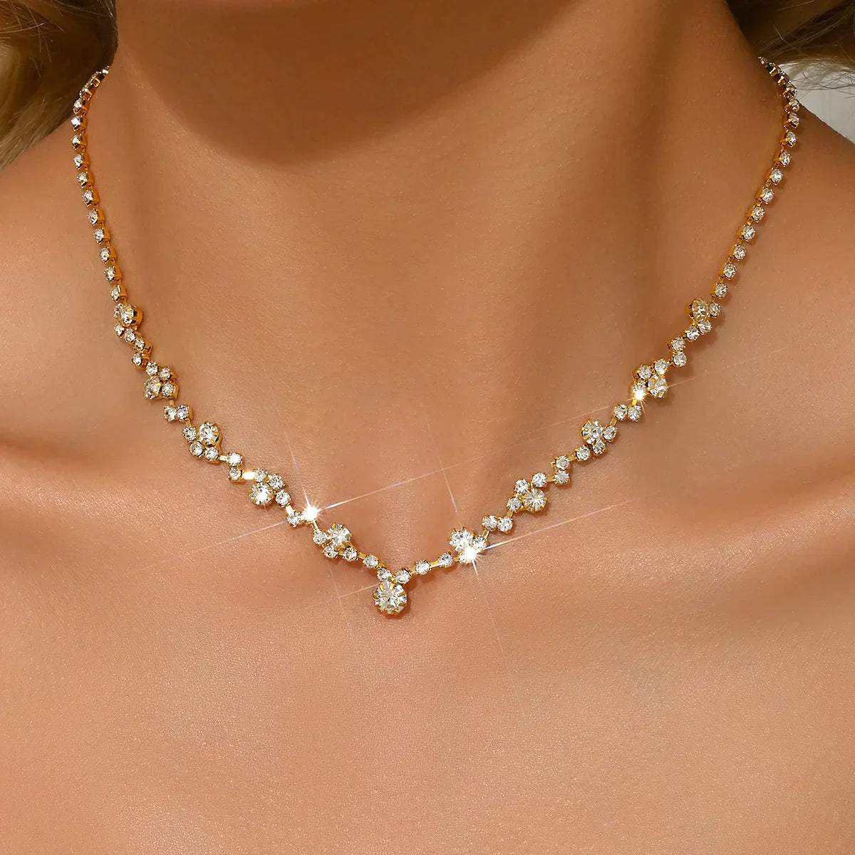 Collar elegante de novia con diamantes