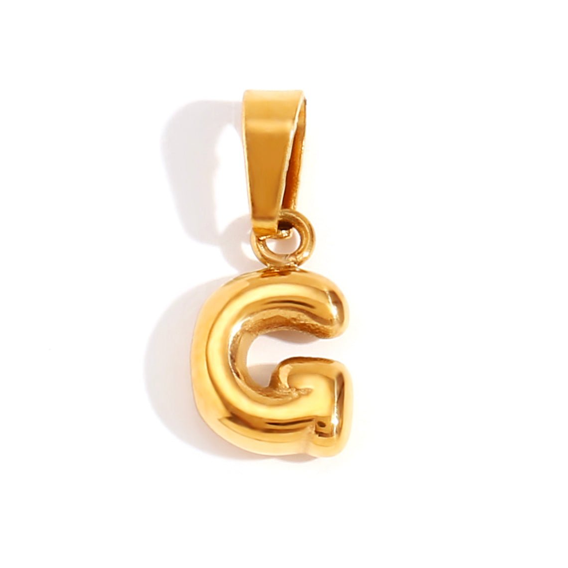 Collar chic con letra estilo burbuja