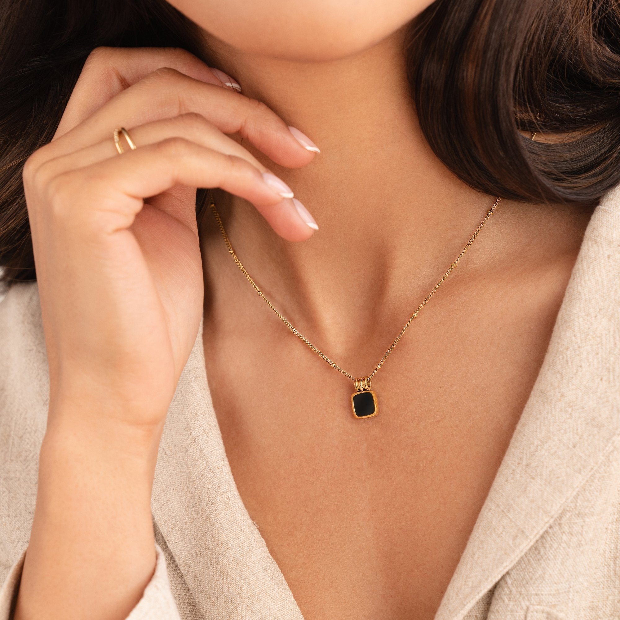 Collar elegante de doble capa