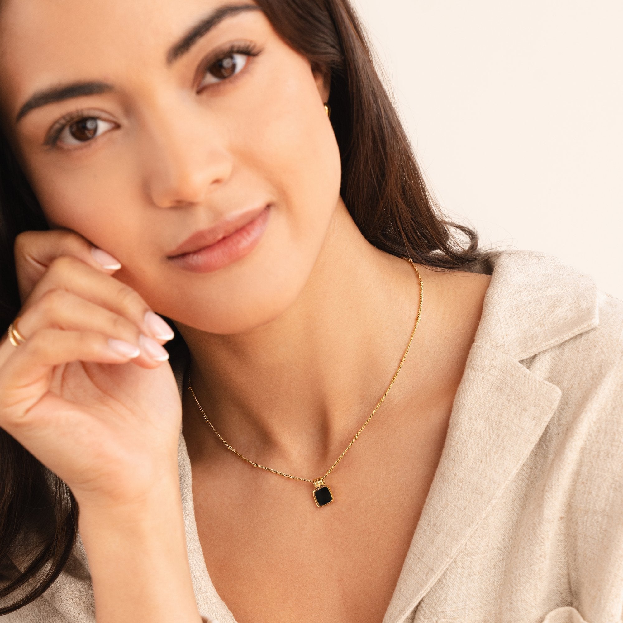 Collar elegante de doble capa