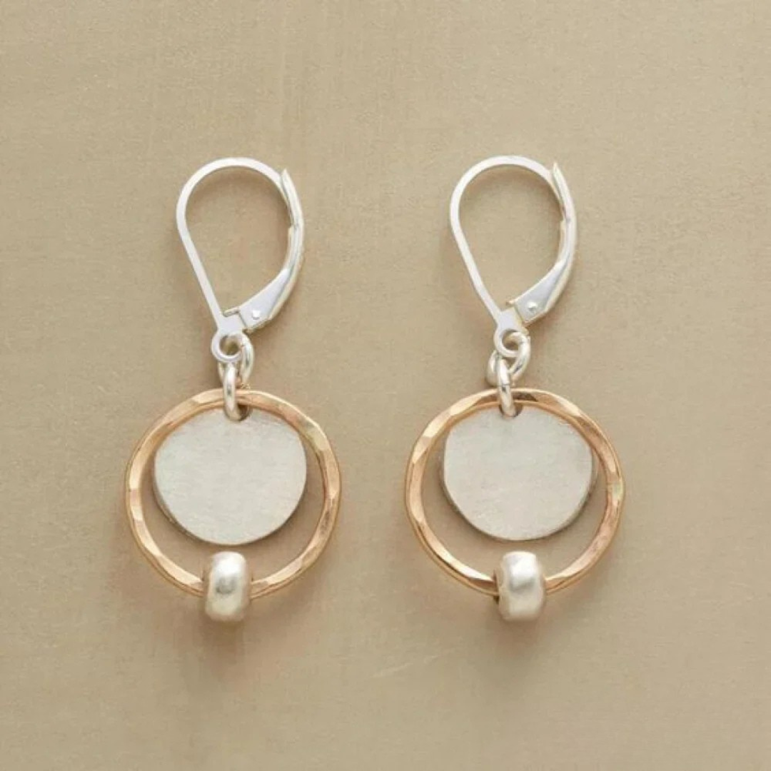 Aretes elegantes en oro y plata con perlas