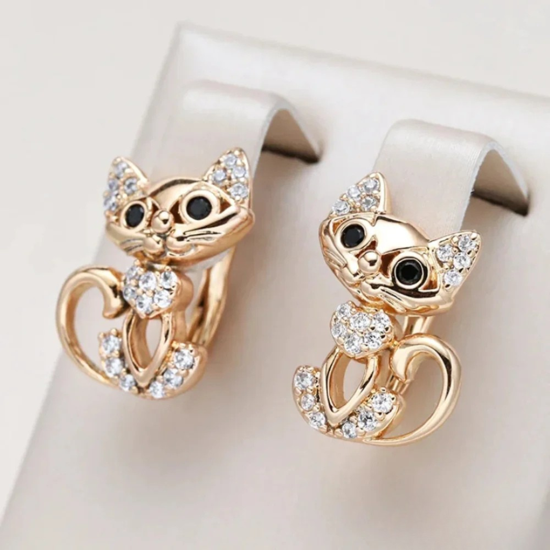 Aretes elegantes de gato con zirconia
