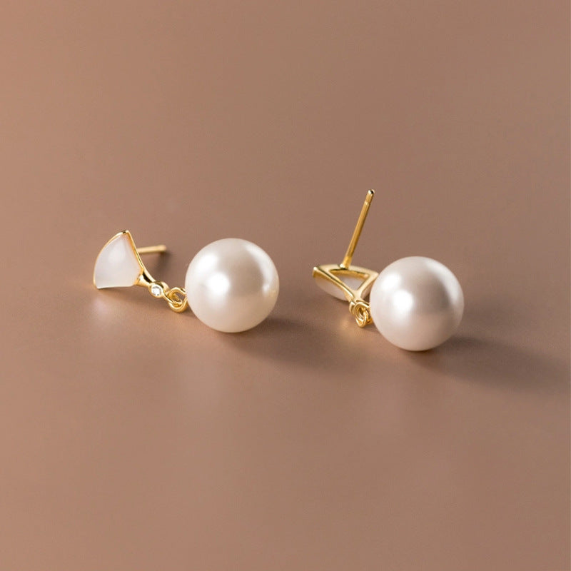 Aretes elegantes en plata con perlas