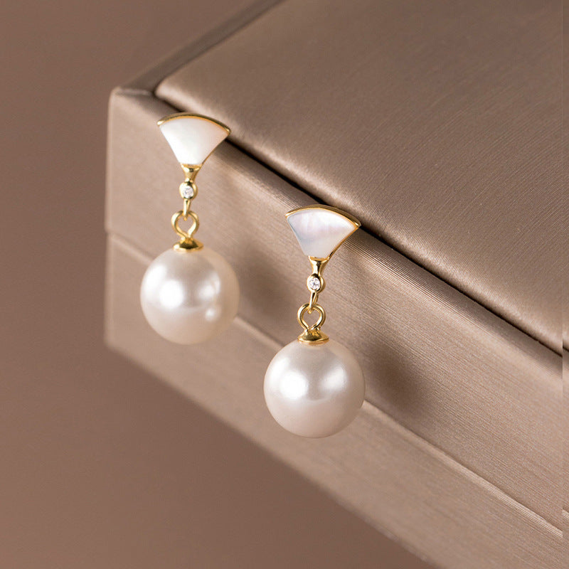Aretes elegantes en plata con perlas