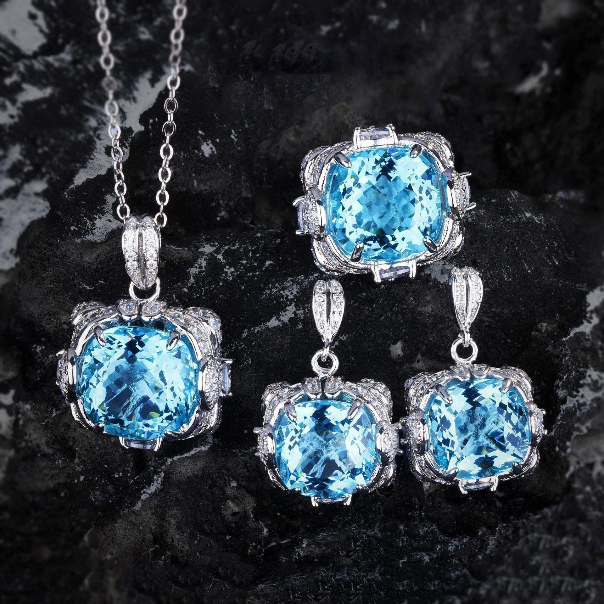 Velora Thandrelle Emerald Green Set | White Gold