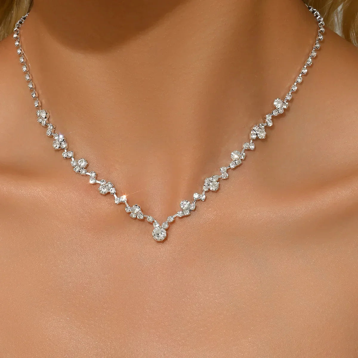 Collar elegante de novia con diamantes