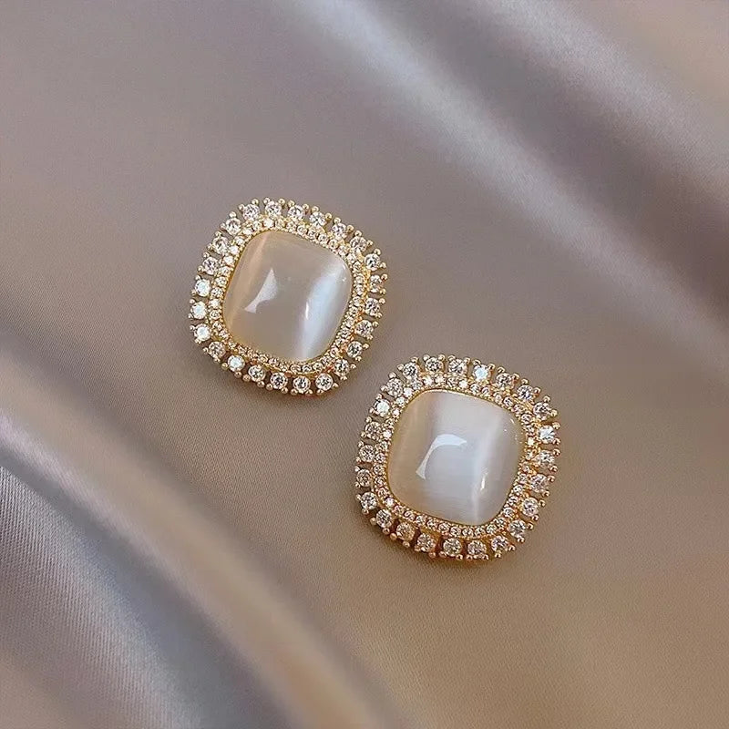 Aretes de botón cuadrados chic con ópalo y cristal CZ