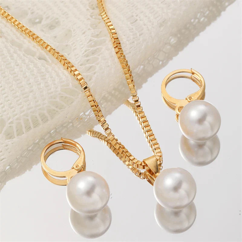 Conjunto elegante de perlas de imitación