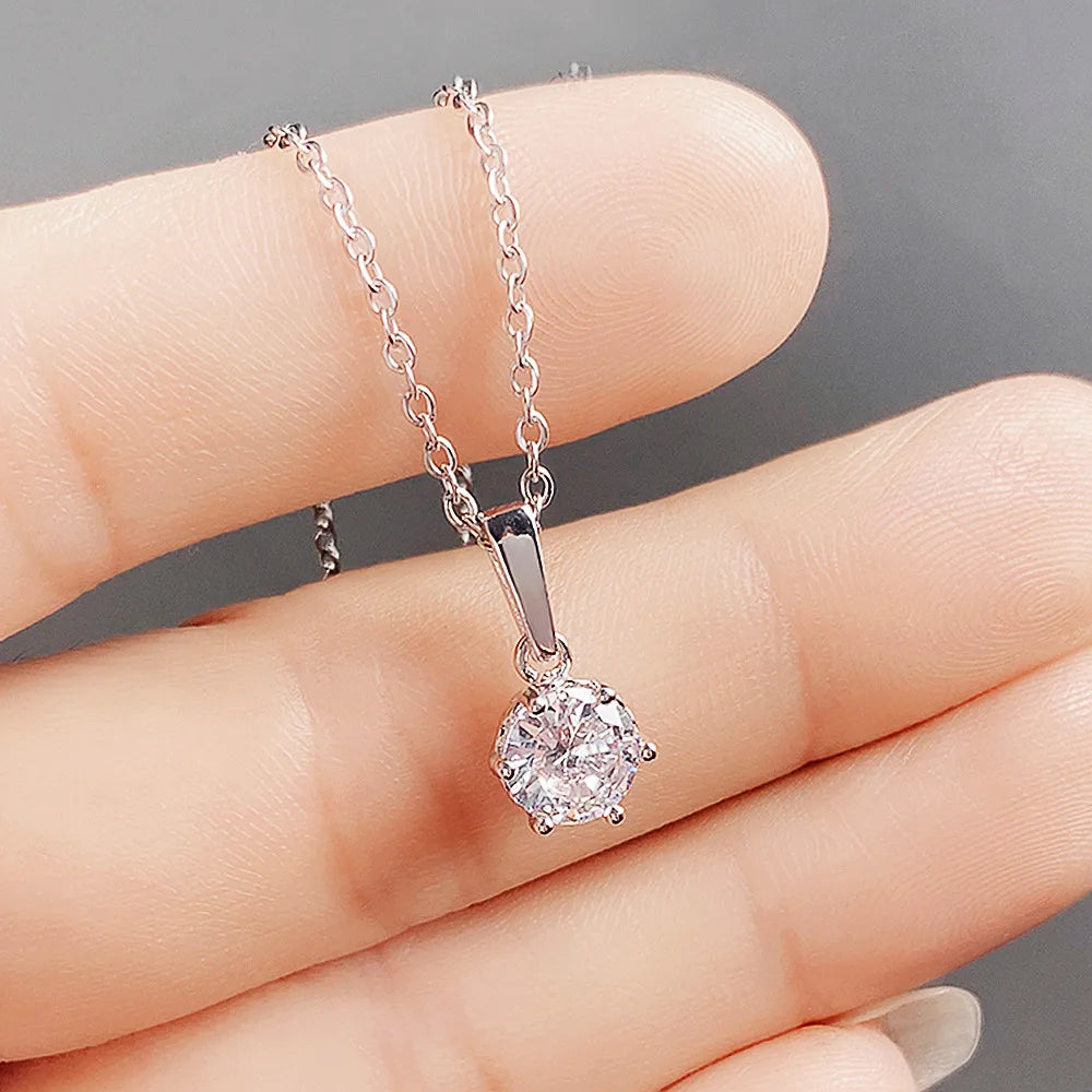 Collar clásico con colgante de zirconia