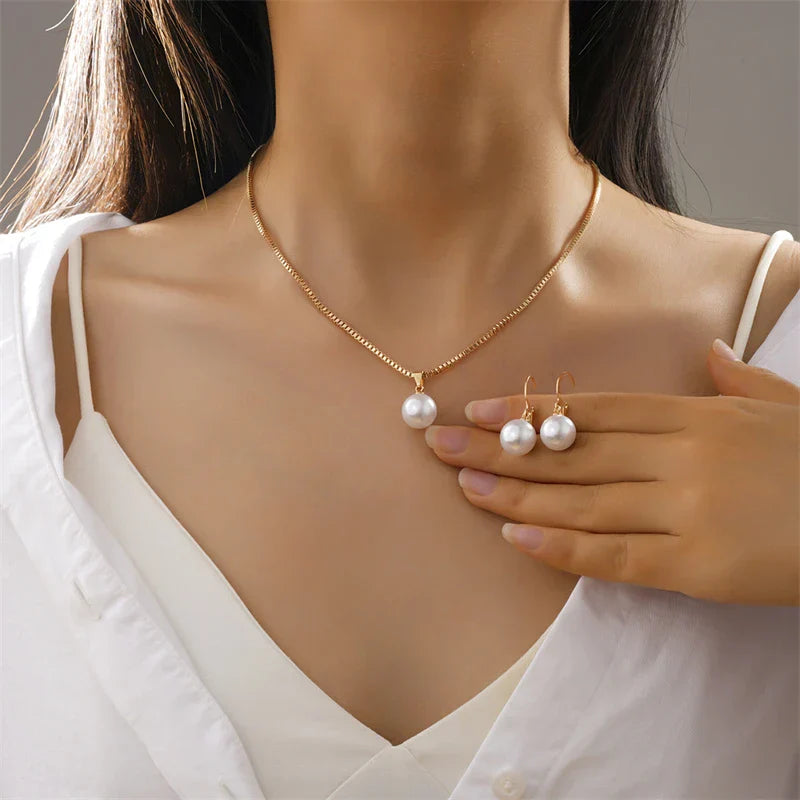 Conjunto elegante de perlas de imitación