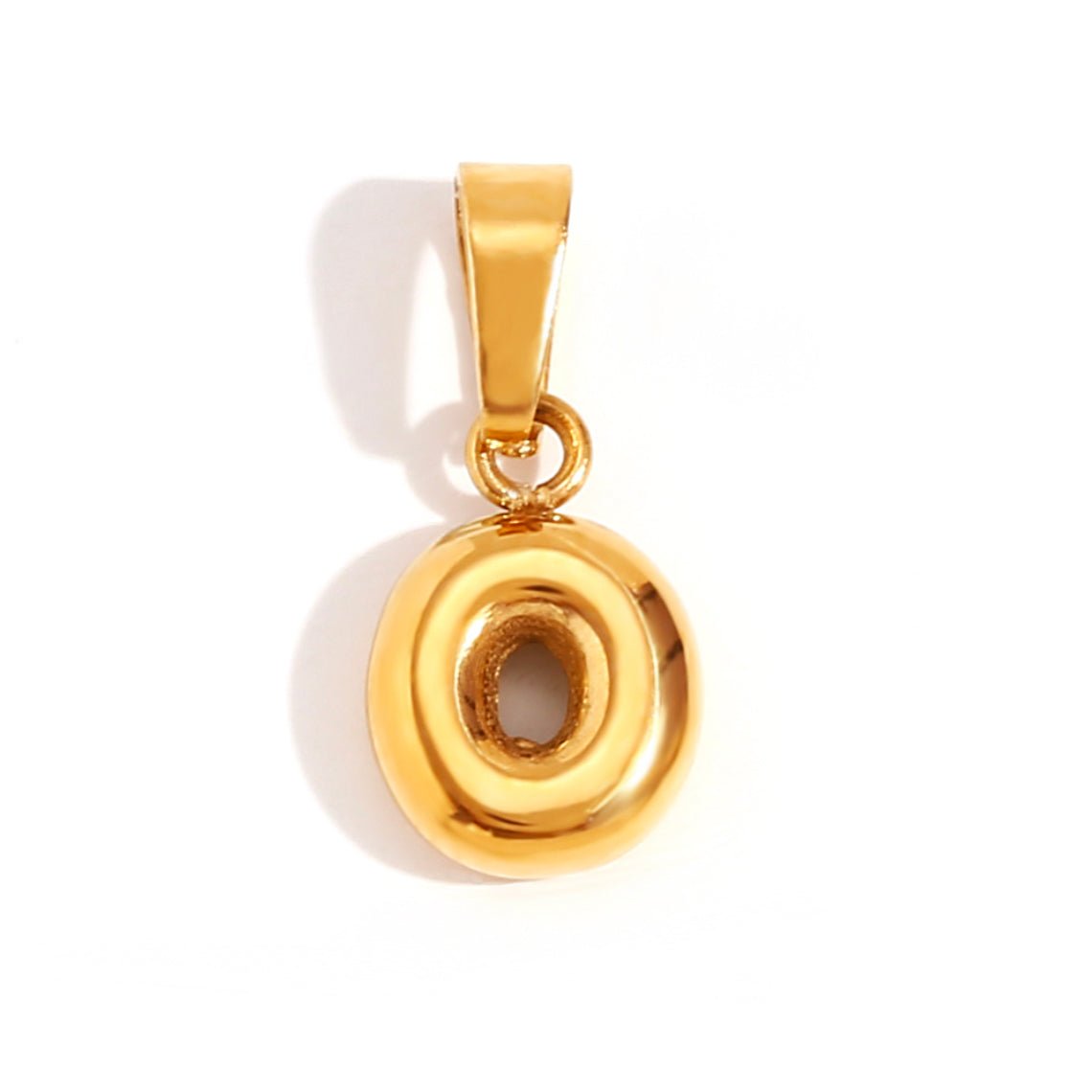 Collar chic con letra estilo burbuja