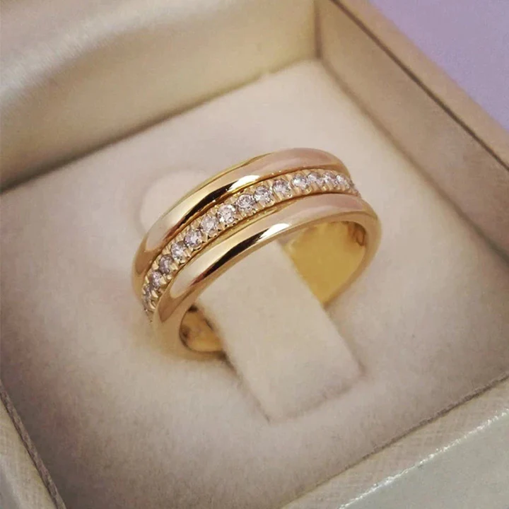 Anillo vintage incrustado con zirconia