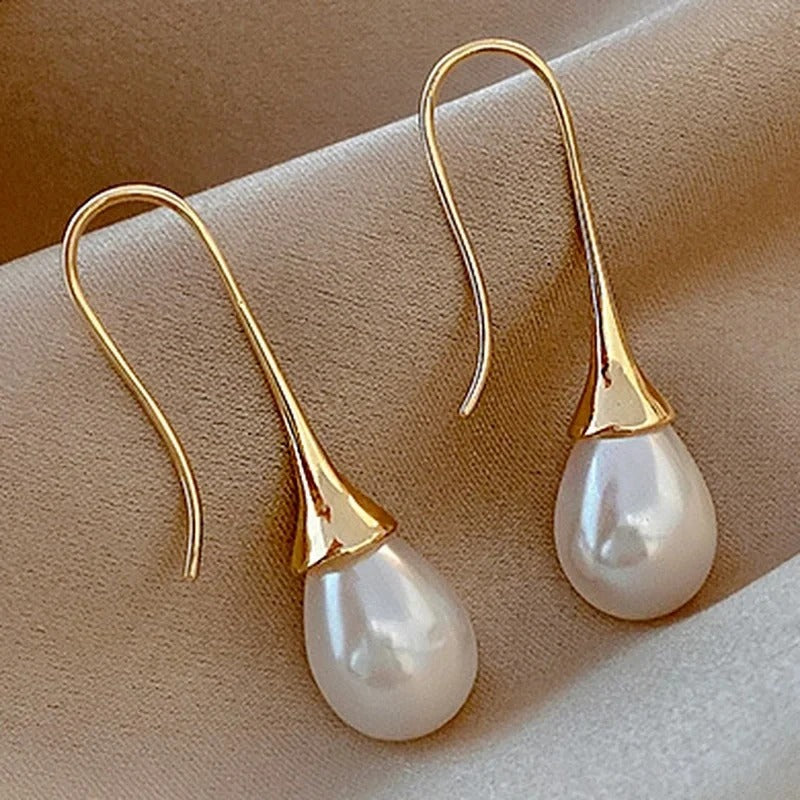 Aretes Helena clásicos con perlas